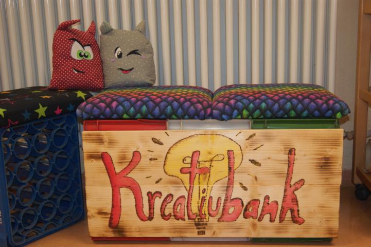 Kreativbank aus leeren Getränkekisten